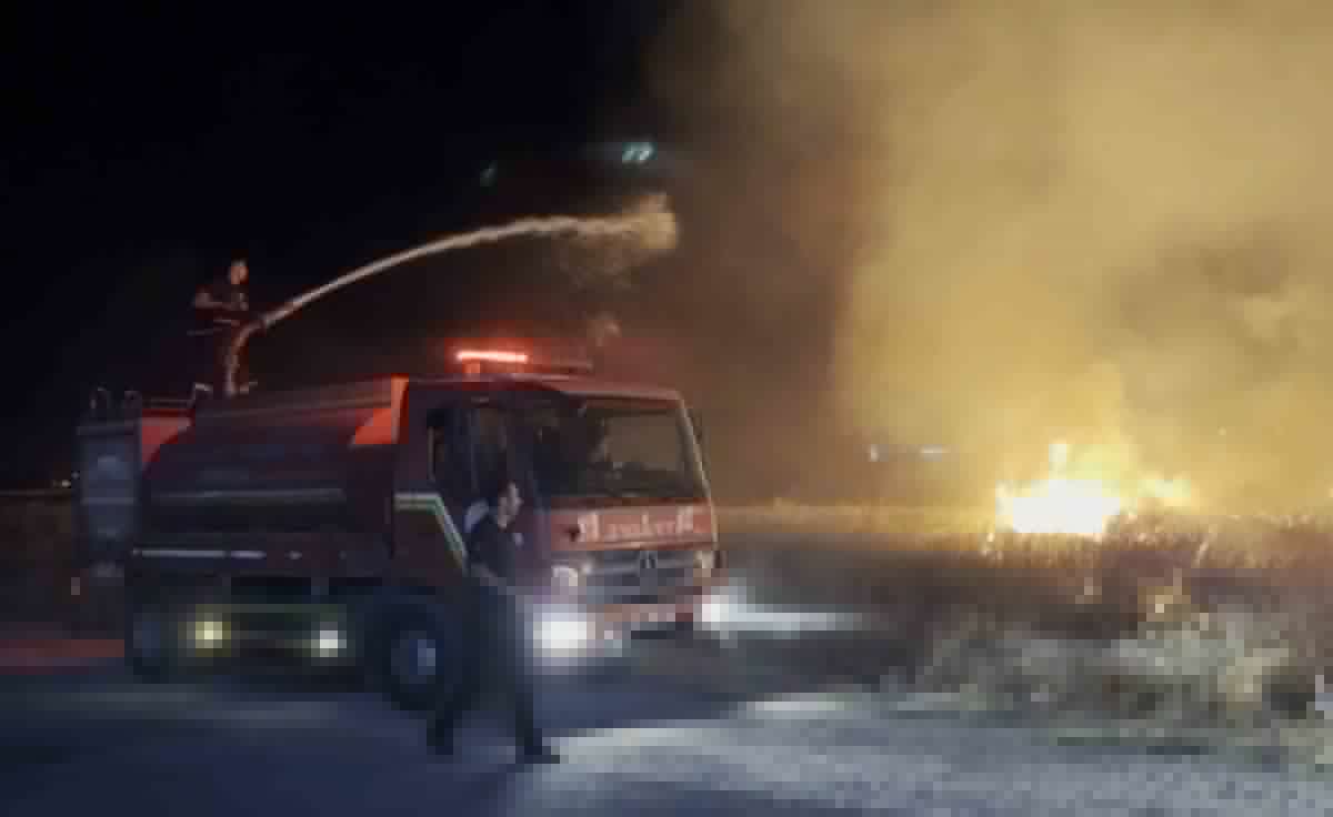 Aksaray'da Boş Arazide Yangın Panik Yarattı
