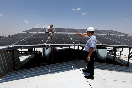 Iraq targets 40% value-added oil exports by 2030, ramps up power and solar capacity