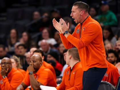 Goodman: Sometimes these SEC refs just need a tap on the butt