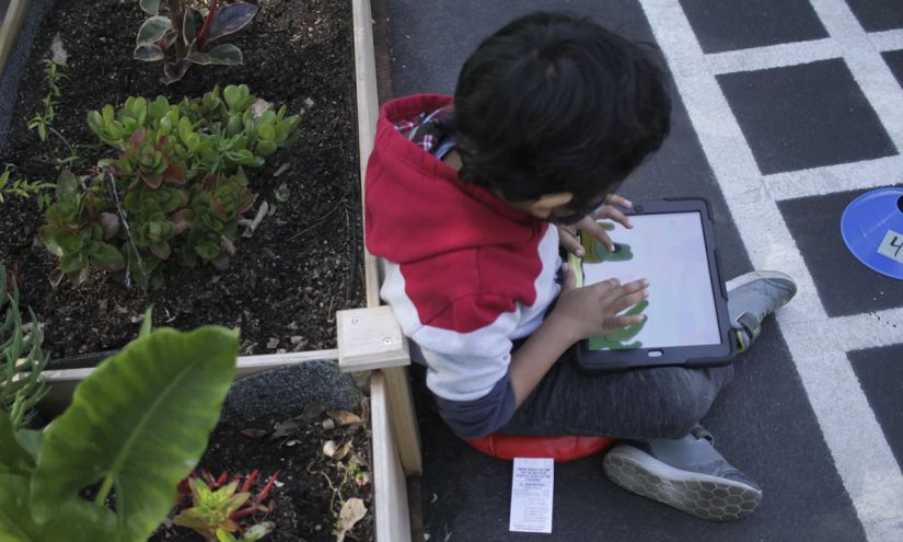 LAUSD’s Youngest Students Will Start a Screen-Free School Year. Here’s What Parents Need to Know