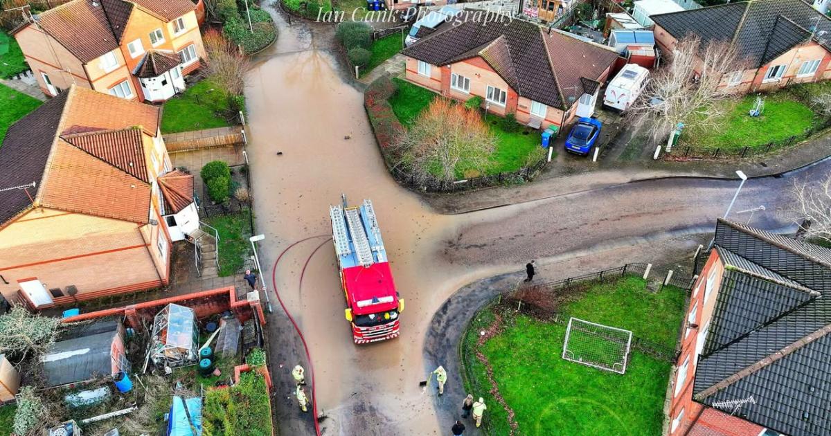 Burst water pipe leaves street flooded and affects homes in Cheshire town