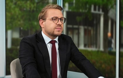Starcie Muska i Sikorskiego. Ozdoba: Ostatni do pouczania
