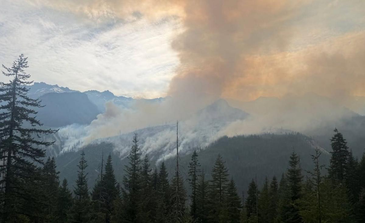 Evacuations Expand As Little Giant Fire Grows Near Lake Wenatchee