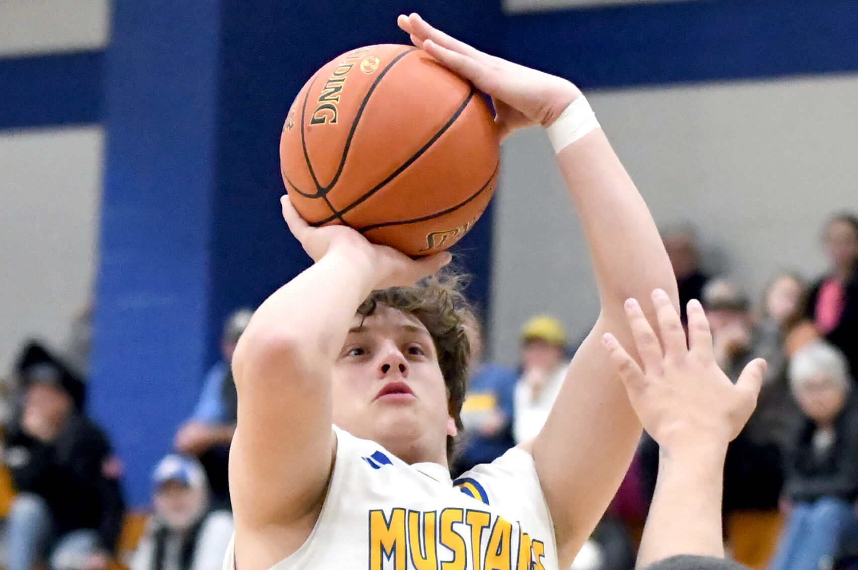 Indy escapes Iola with 60-58 win