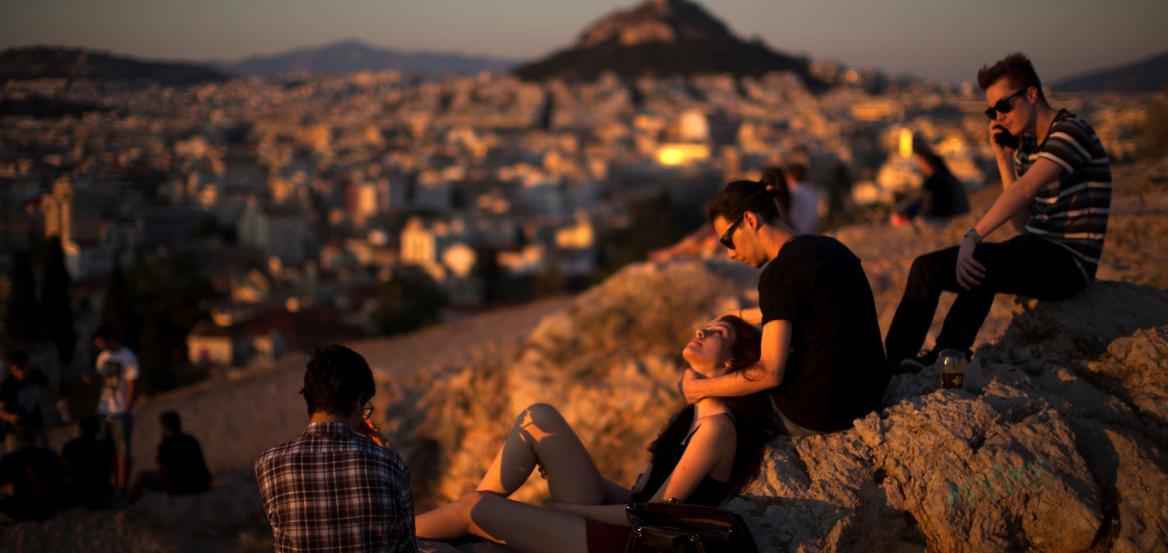 Greek family: To 56% των νέων εξακολουθούν να ζουν στο πατρικό τους