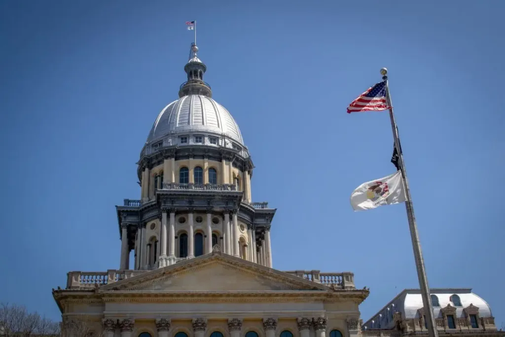 Pritzker signs new laws requiring businesses to accept cash, pay employees for jury duty