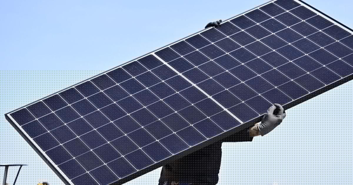 Über Solarpanele - Mann bei 8-Meter-Sturz über Böschung verletzt