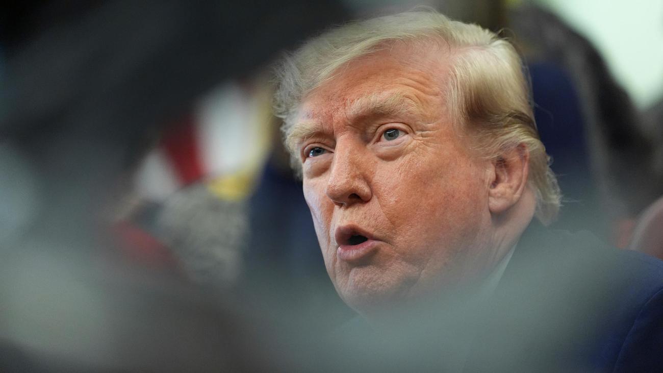 Der US-Überblick am Morgen: Bundesstaaten klagen gegen Trump-Zölle, Streit um Reflecting Pool