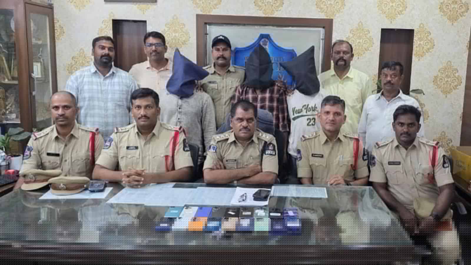 Three held for snatching phones in Hyderabad, 17 mobiles seized