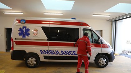 (FOTO) IGNORISALA ZNAK, PA SE ZAKUCALA U VOZ Drama u Pančevu, ima povređenih! Oglasila se policija